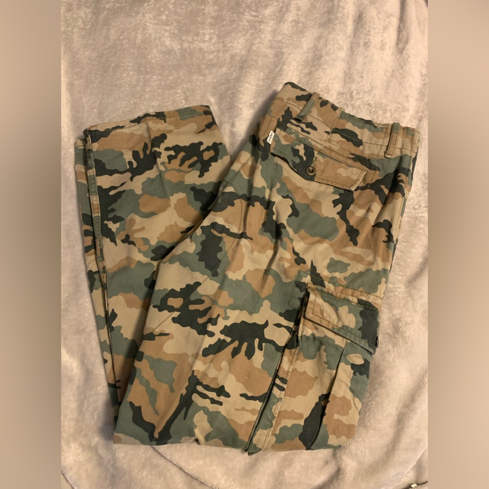 Levi's Men’s Green and Brown Camouflage Cargo Pants